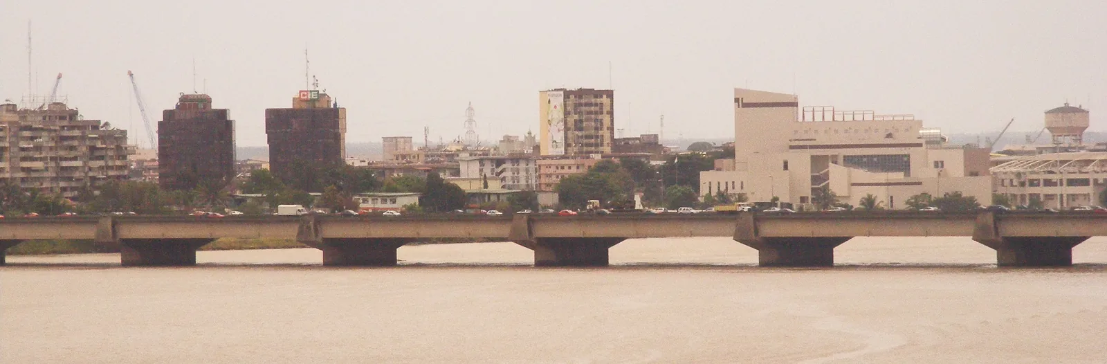 The Pont Général de Gaulle crossing the lagoon toward the low skyline of Treichville, in heavy haze