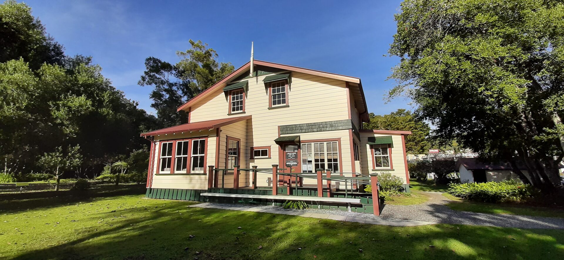 White colonial Treaty House overlooking Bay of Islands where New Zealand was founded in 1840