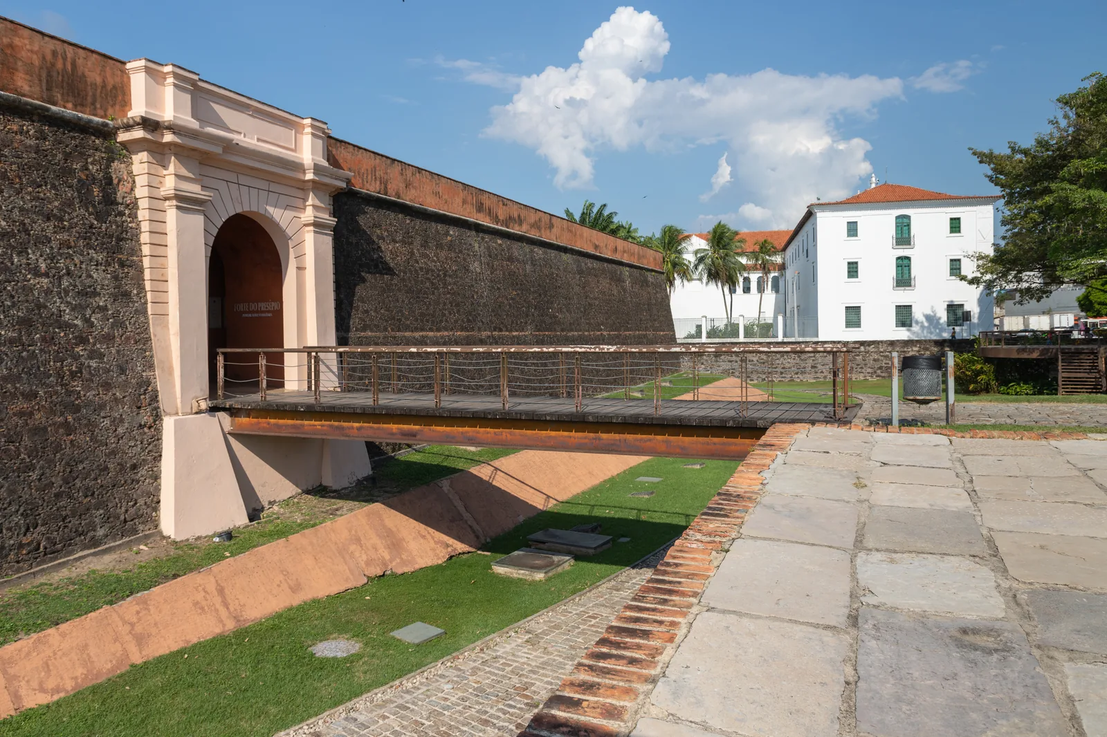 The Forte do Presépio at Belém, a low white-walled Portuguese fort with cannon on its ramparts above the bay