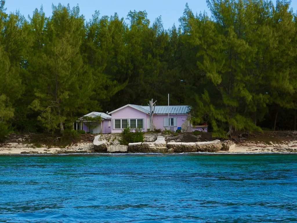 Crystal clear turquoise waters and white sand beaches of Bimini island in the Bahamas