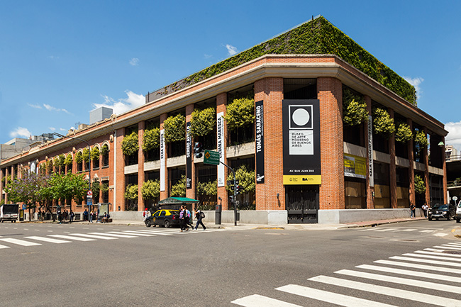 Museo de Arte de Buenos Aires (MAMBA) at Av. San Juan 350 with distinctive green roof and brick facade