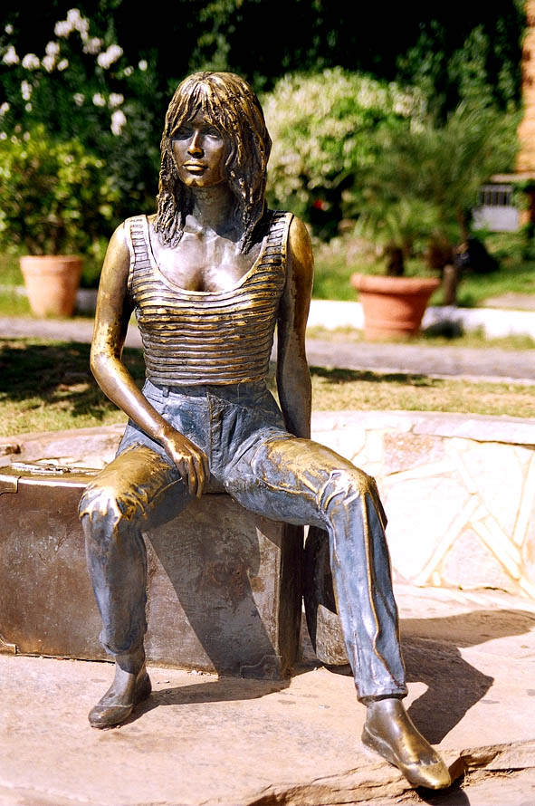 Bronze statue of Brigitte Bardot seated on the Orla Bardot waterfront in Búzios