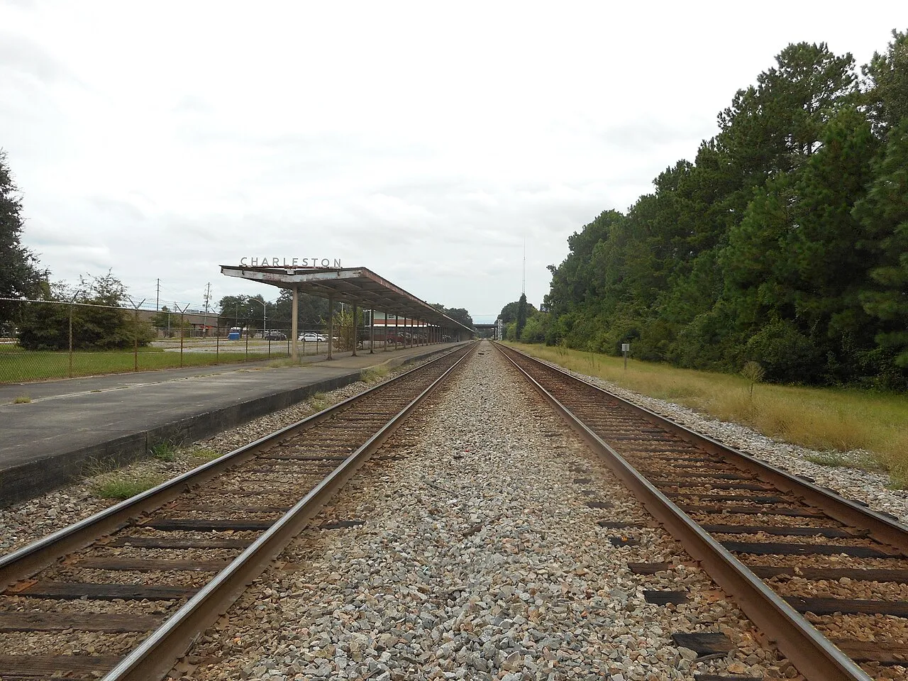Rainbow Row's pastel Georgian townhouses lining East Bay Street in Charleston's historic district