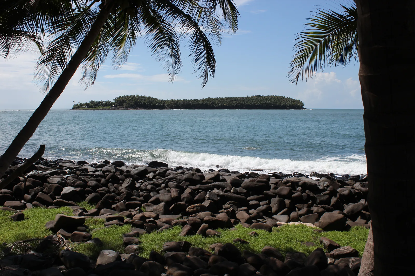 Île Royale and Île du Diable seen across the water from the boulder shore of Île Saint-Joseph