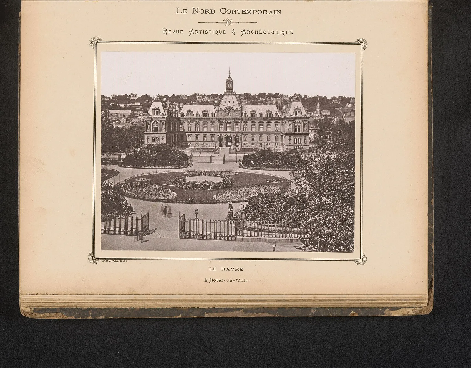 Historical photograph of Le Havre's Hôtel-de-Ville before WWII destruction