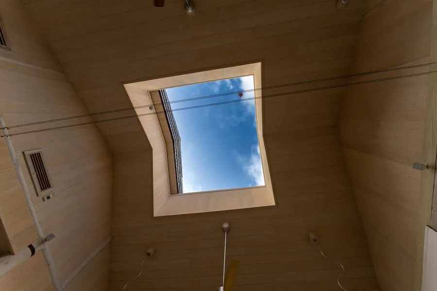 Traditional Maldivian garudhiya tuna broth served with rice, lime, and roshi flatbread