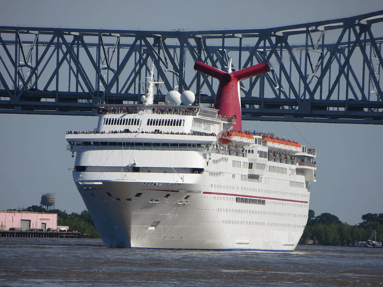 Carnival cruise ship approaching the Crescent City Connection bridge on the Mississippi