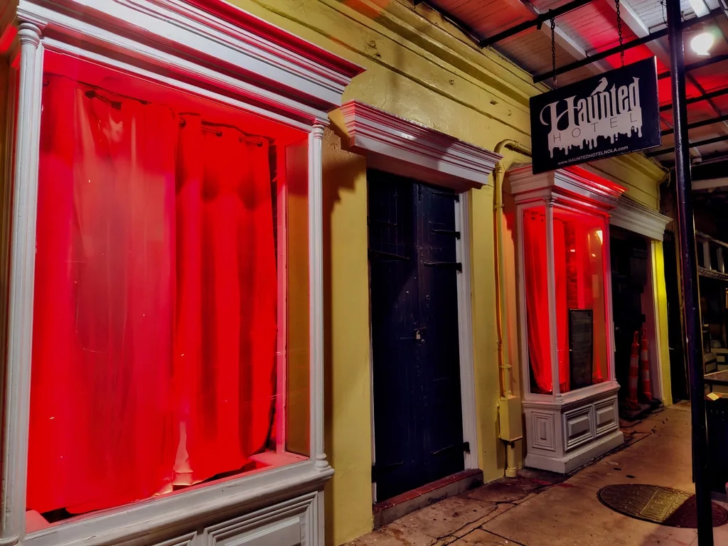 Panoramic view of the New Orleans skyline along the Mississippi River