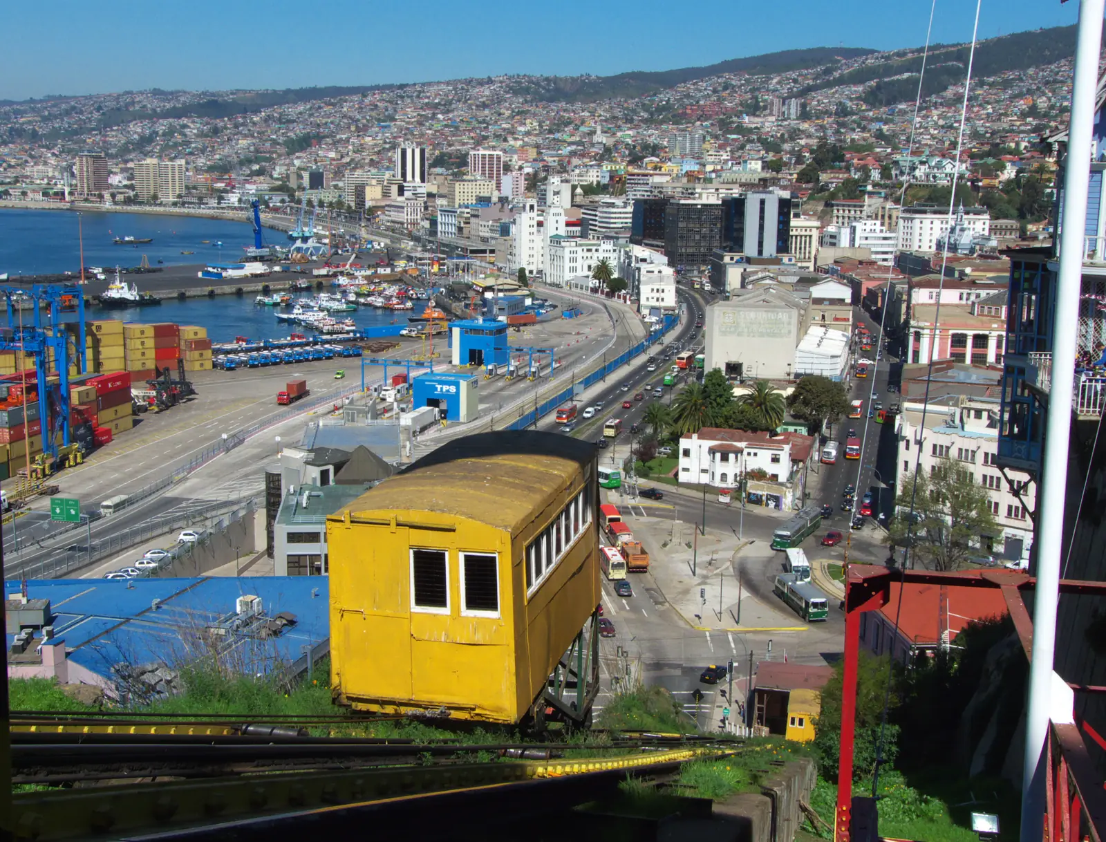 The Ascensor Artillería funicular carriage on its incline above the port at Valparaíso