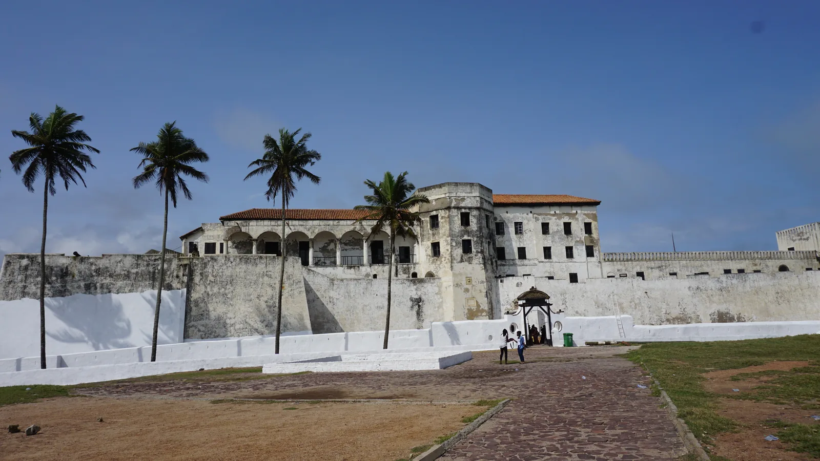 The front elevation of Elmina Castle, its whitewashed walls and arched gateway
