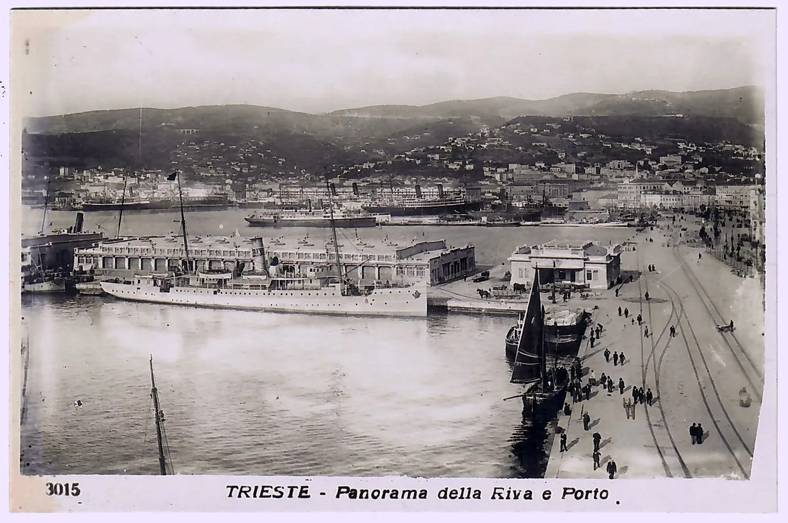 Historical postcard: TRIESTE - Panorama della Riva e Porto, showing passenger ships, sailing vessels, and tram lines