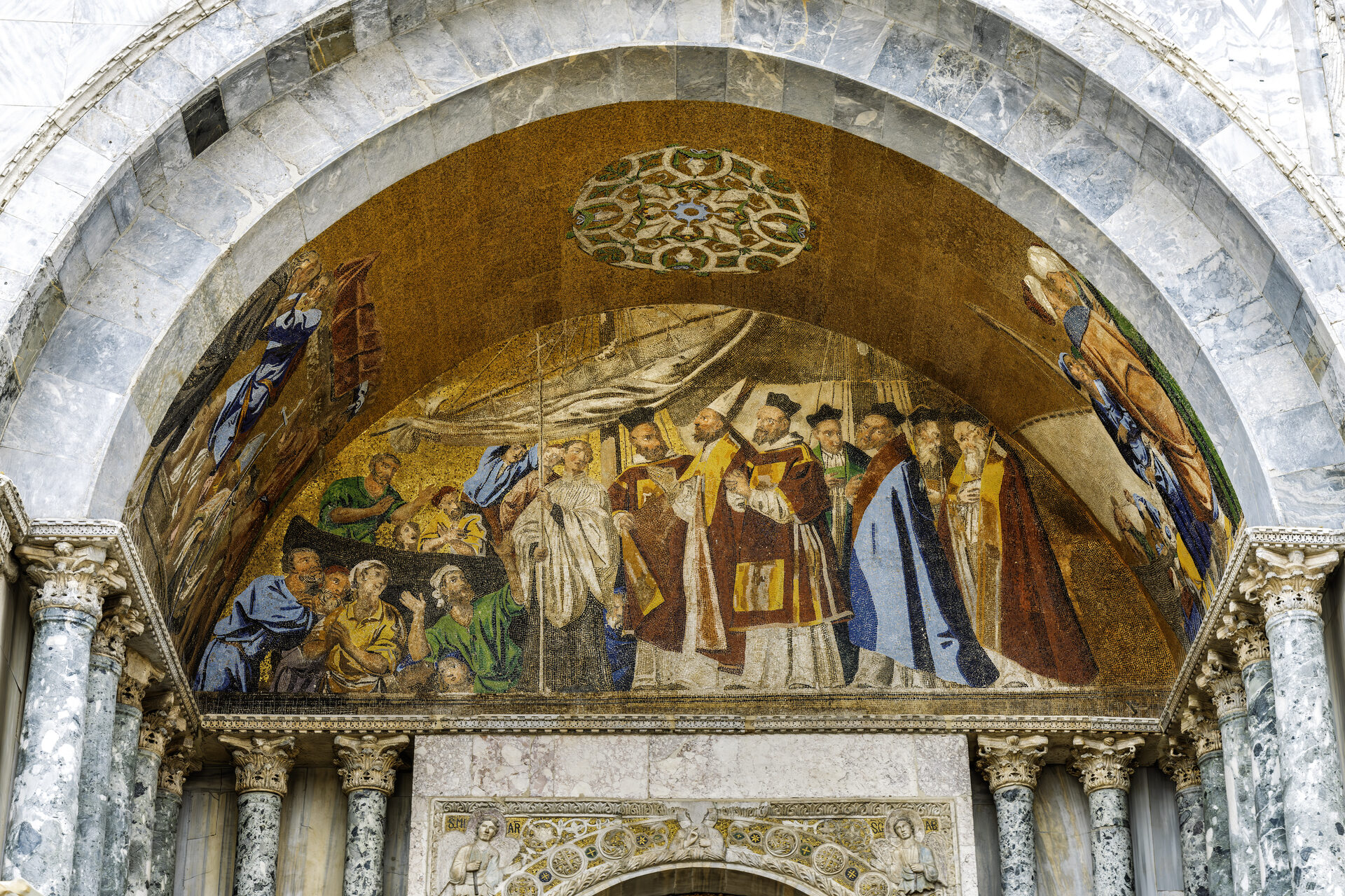Rialto Bridge spanning the Grand Canal
